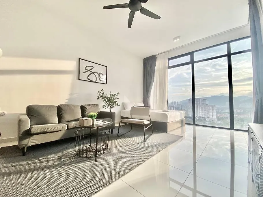 Beacon Executive Suites #Minimalist #Skypool #Georgetown #6Pax #2Br 2Bath #3 Queen #Quality Well Maintained #Private Host 0*, George Town