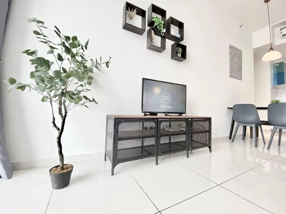 Apartment Beacon Executive Suites #Minimalist #Skypool #Georgetown #6Pax #2Br 2Bath #3 Queen #Quality Well Maintained #Private Host
