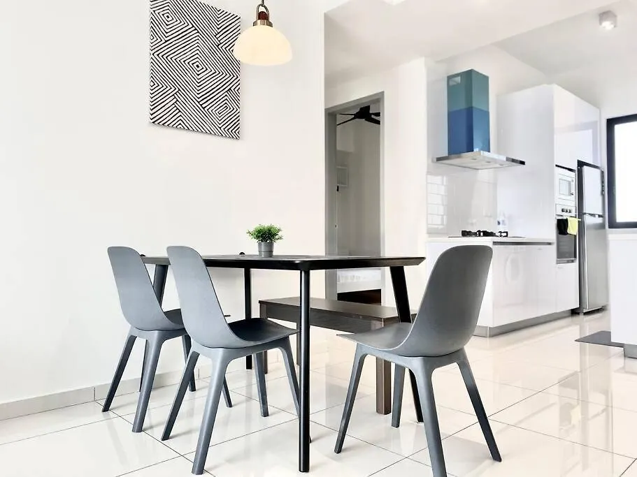 Апартаменты Beacon Executive Suites #Minimalist #Skypool #Georgetown #6Pax #2Br 2Bath #3 Queen #Quality Well Maintained #Private Host Малайзия