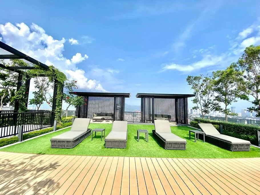 Апартаменты Beacon Executive Suites #Minimalist #Skypool #Georgetown #6Pax #2Br 2Bath #3 Queen #Quality Well Maintained #Private Host Малайзия