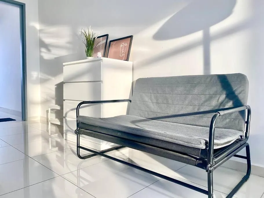 Beacon Executive Suites #Minimalist #Skypool #Georgetown #6Pax #2Br 2Bath #3 Queen #Quality Well Maintained #Private Host 0*, Джорджтаун
