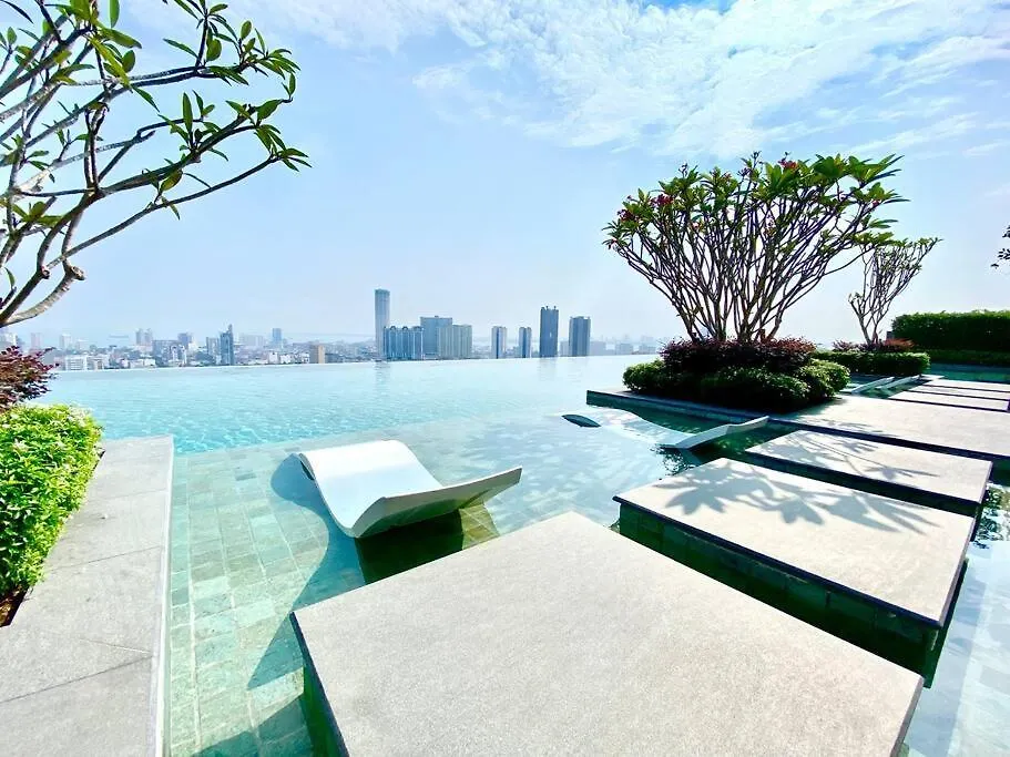 Beacon Executive Suites #Minimalist #Skypool #Georgetown #6Pax #2Br 2Bath #3 Queen #Quality Well Maintained #Private Host Малайзия