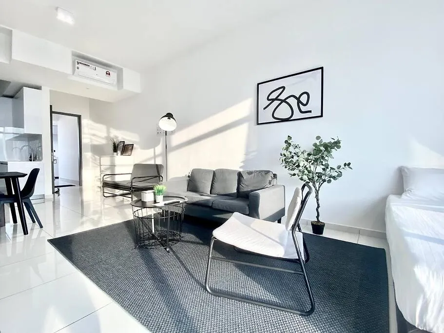 Beacon Executive Suites #Minimalist #Skypool #Georgetown #6Pax #2Br 2Bath #3 Queen #Quality Well Maintained #Private Host