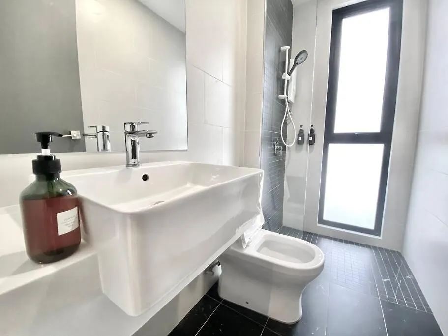 Beacon Executive Suites #Minimalist #Skypool #Georgetown #6Pax #2Br 2Bath #3 Queen #Quality Well Maintained #Private Host Апартаменты Джорджтаун