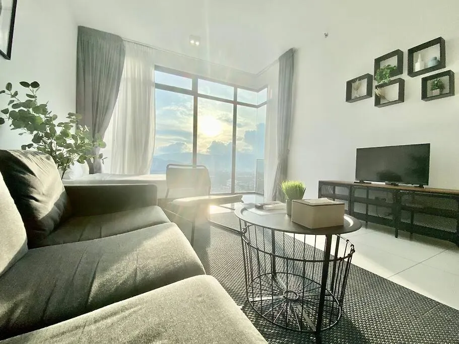 Beacon Executive Suites #Minimalist #Skypool #Georgetown #6Pax #2Br 2Bath #3 Queen #Quality Well Maintained #Private Host